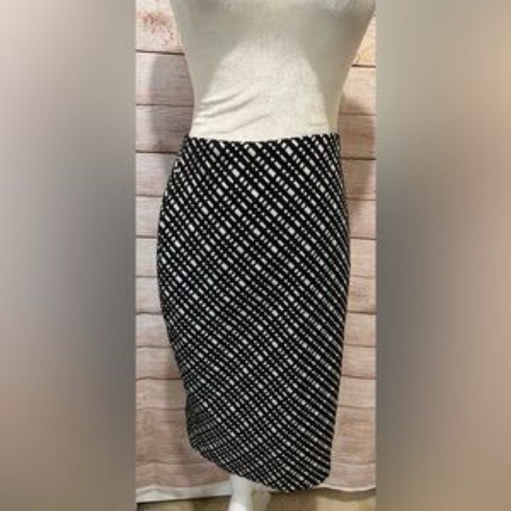 Express Women's Black and White Full Zip Pencil Skirt
